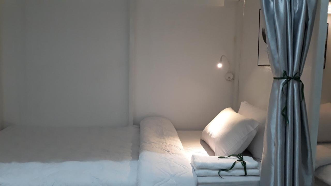Hostel Tuis *